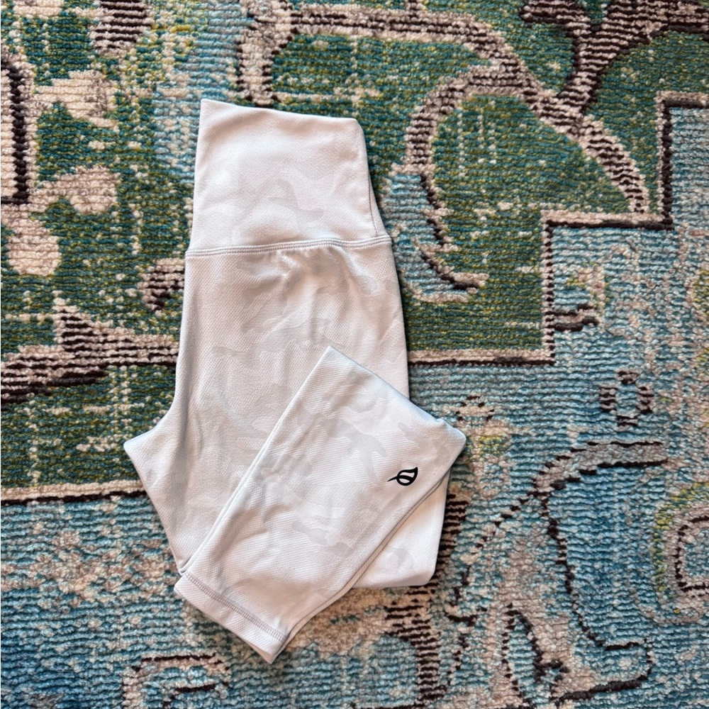 P'tula White Camouflage Stealth Leggings